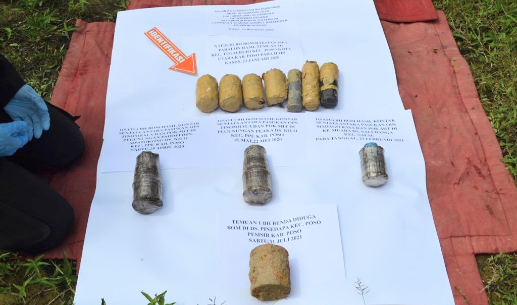 Barang bukti 11 bom lontong yang disita tim Satgas Madago Raya. Foto: Dok Polda Sulteng