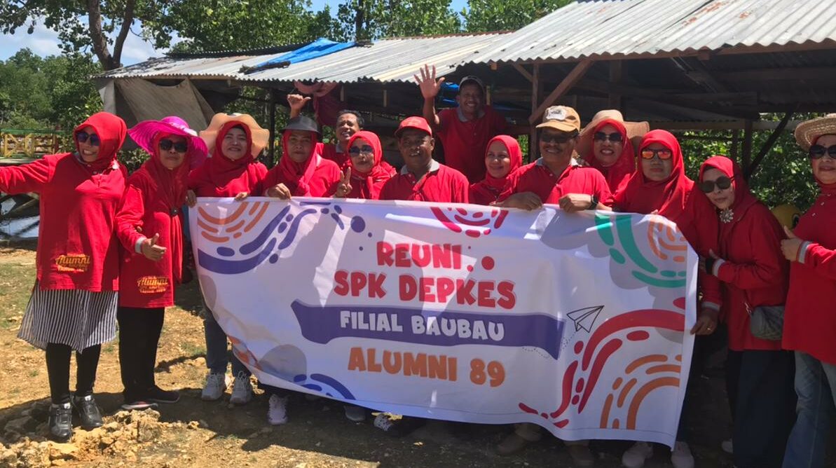 Reuni SPK Depkes Filial Baubau Alumni 89, Suka Cita Usai 33 Tahun Tak Bersua