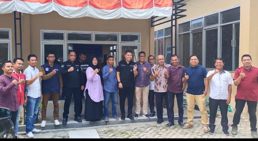 Foto bersama usai kunjungan silaturahmi Kabid Humas Polda Sultra di Sekretariat PWI Sultra. Foto: Ist