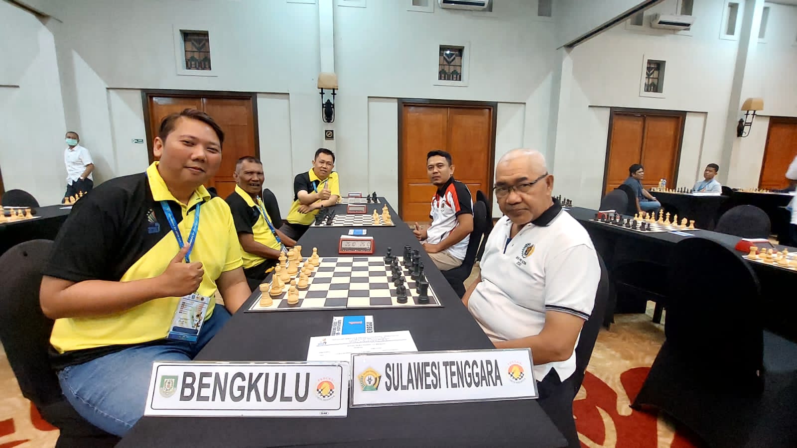 Tim catur beregu PWI Sultra saat berhadapan dengan tim catur asal PWI Bengkulu. Foto: Ist