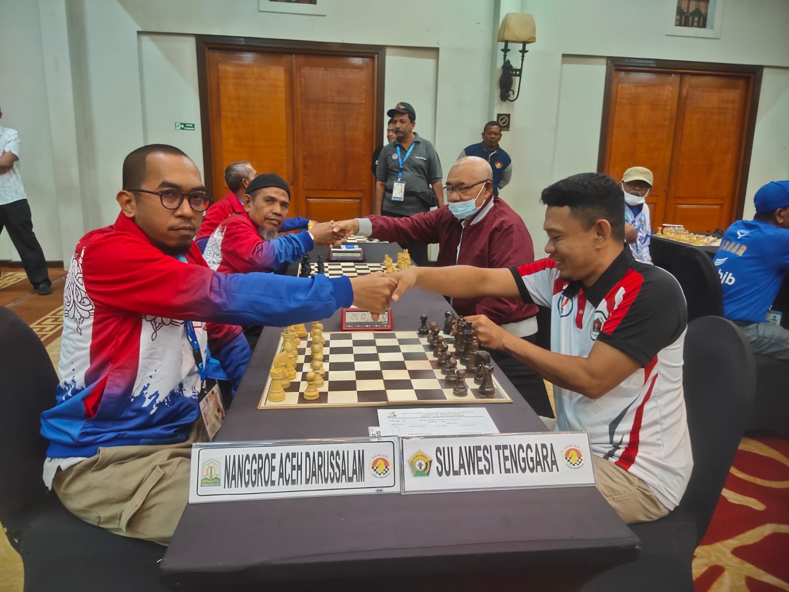 Tim catur beregu PWI Sultra saat berhadapan dengan tim catur asal PWI DI Aceh. Foto: Ist