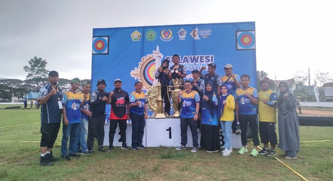Foto bersama dengan jawara kejuaraan panahan Piala Gubernur Sultra dan Piala Bepeka Archery 2023. Foto: Rahmad