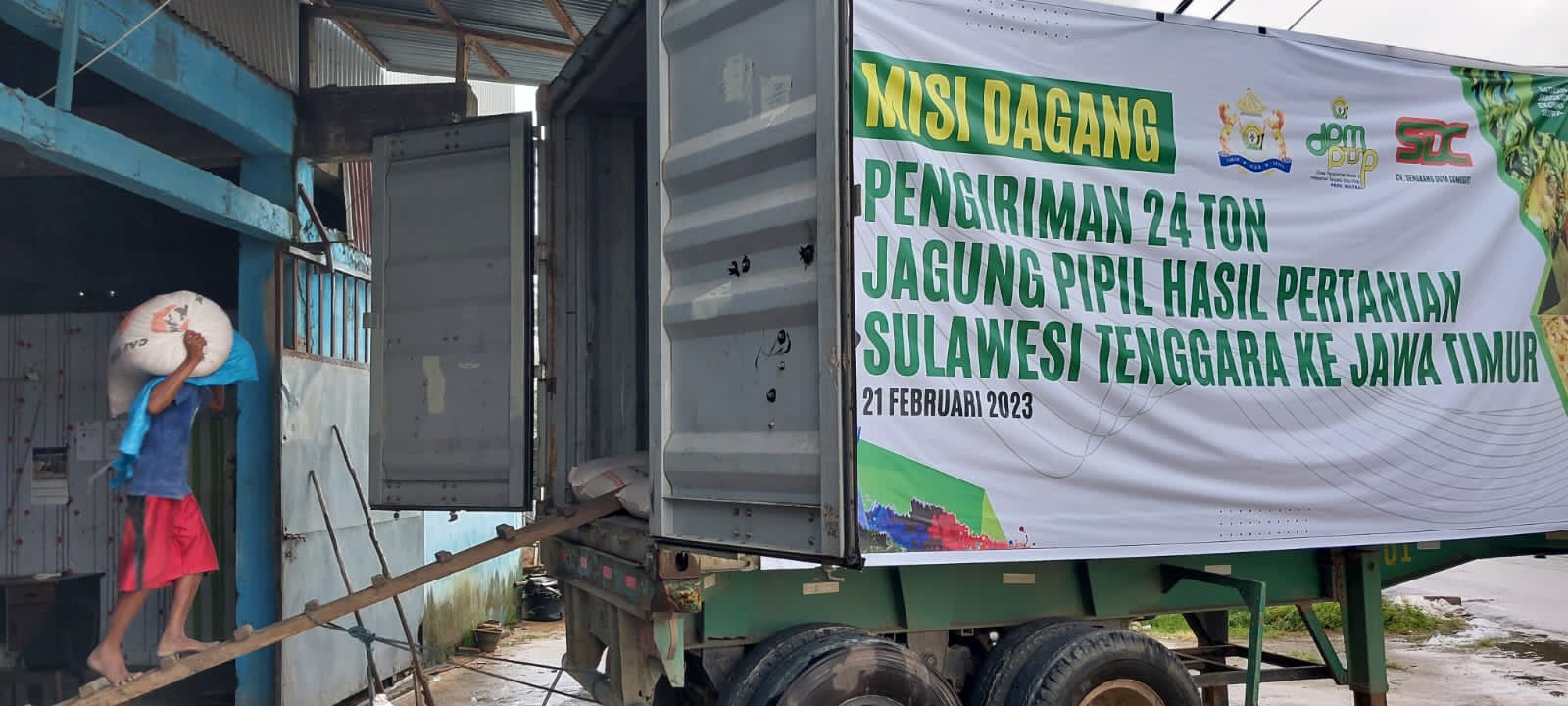 Pengiriman jagung pipil melalui program misi dagang Kadin Sultra. Foto: Ist