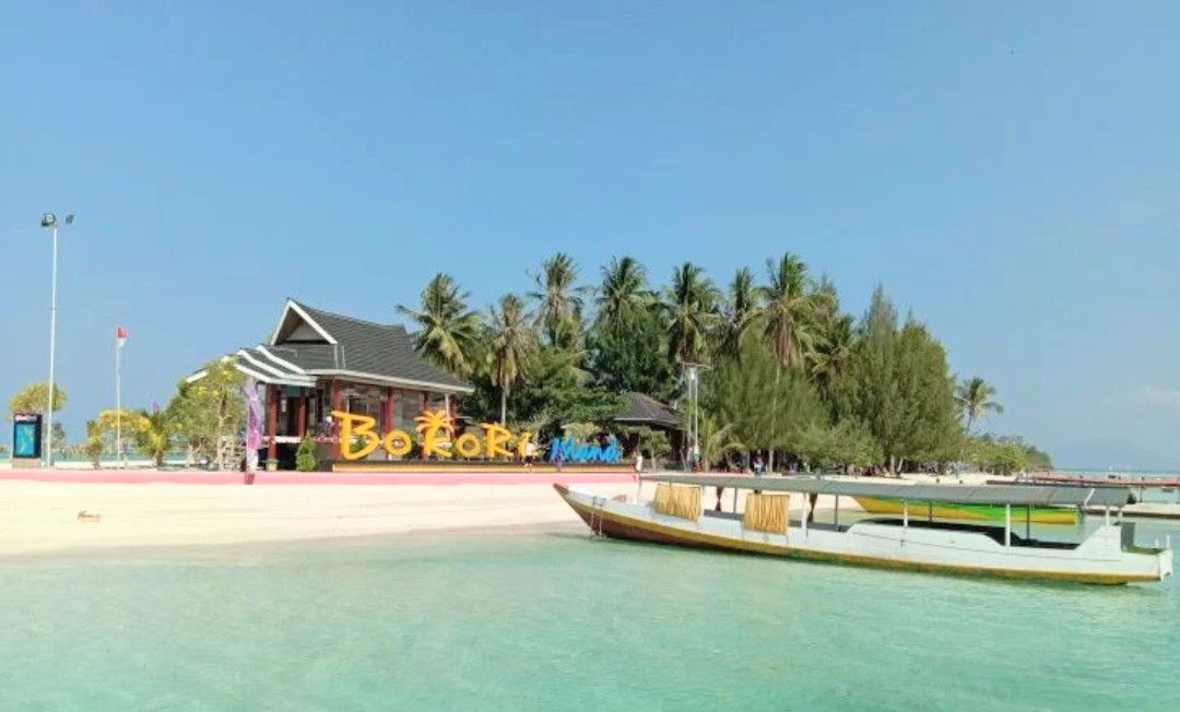 Pulau Bokori. Foto: Backpackerjakarta.com