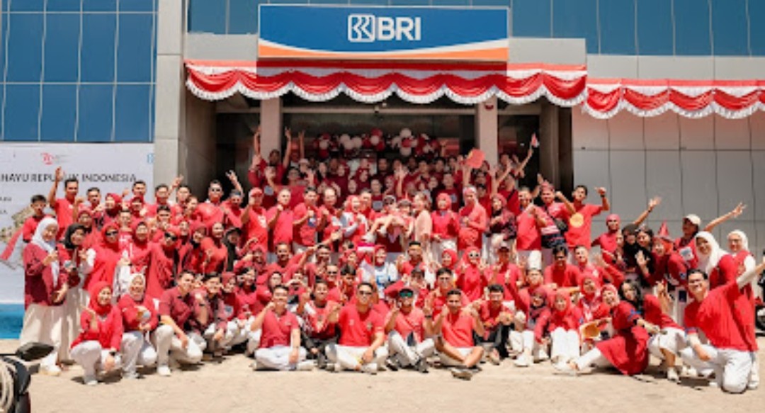 Pose bersama setelah selesai gelaran lomba antar karyawan BRI Baubau. Foto: Ist