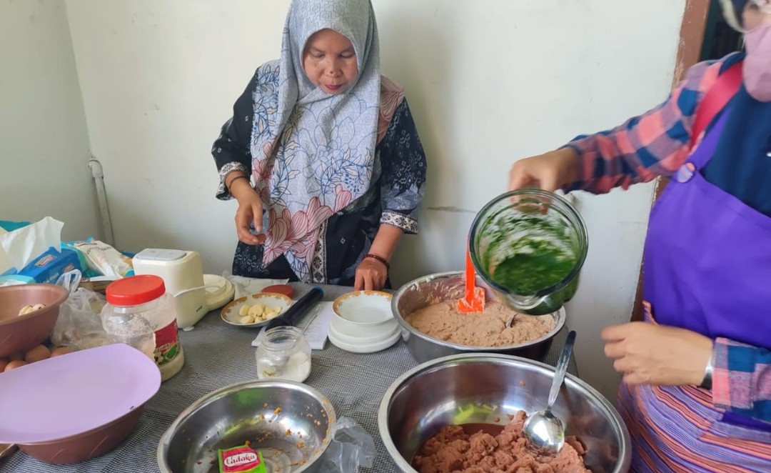 Proses pembuatan nugget Katapayi Sulaa. Foto: Dok Linda Paliran