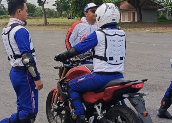 Berkendara menggunakan sepada motor. Foto: Oging Asmo Sulsel