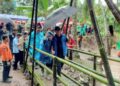 Sepasang kekasih di Jembatan Baduy Kecil pada peringatan HKSN 2024. Foto: Ist