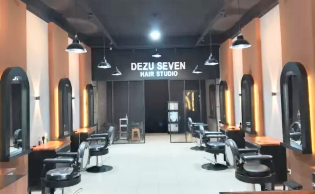 Ruang dan fasilitas pangkas rambut di Dezuseven Hair Studio. Foto: Ist