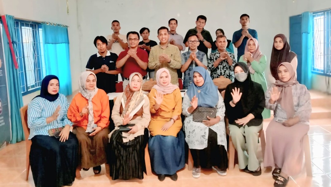 Pose bersama usai pembentukan Koperasi Merah Putih. Foto: Ist