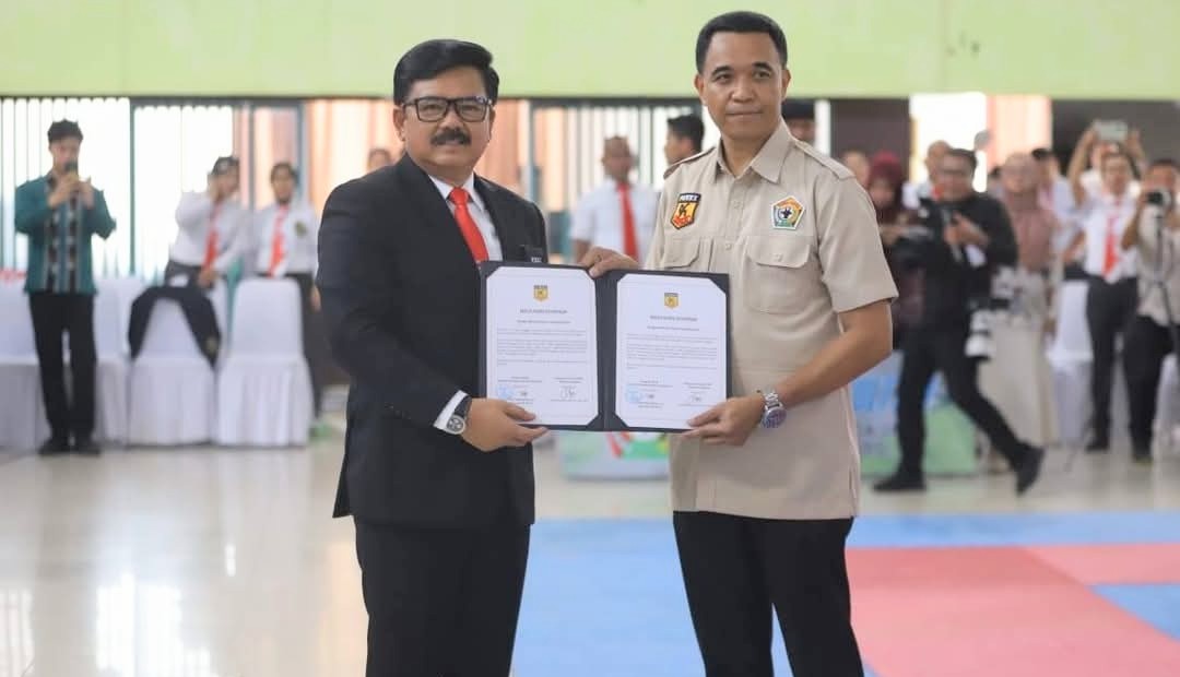 Marsekal TNI (Purn) Hadi Tjahjanto (kiri) dan La Ode Daerah Hidayat (kanan). Foto: Ist