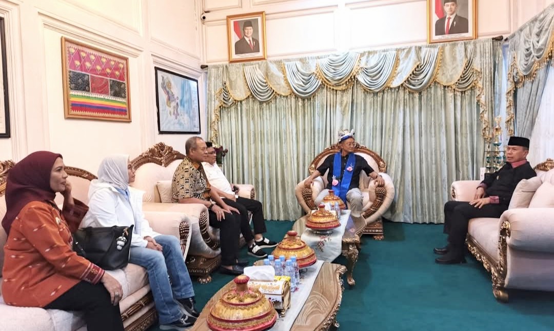 Menteri Dody Hanggodo saat berada di Rujab Wali Kota Baubau. Foto: Ist